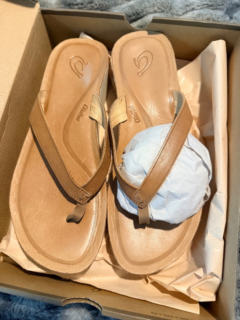 OluKai Mala’e New In Box Tan sz 10, fit sz 9 UK 40